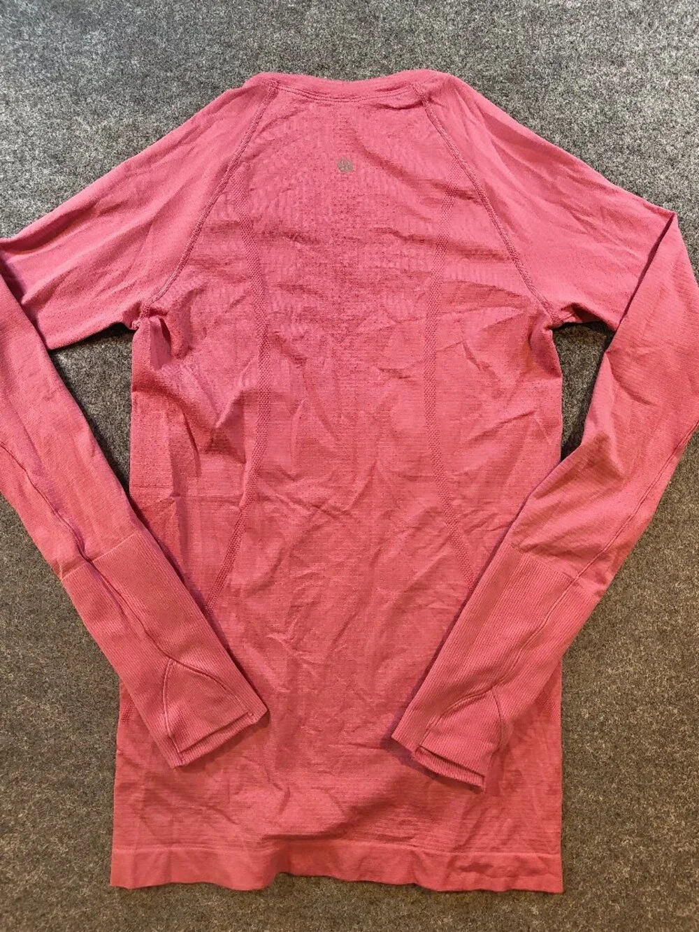 Lululemon Women’s Long Sleeve Performance Top – Size 4 – Pink